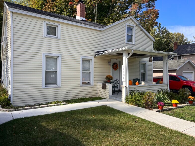Building Photo - 172 Lambert Ave