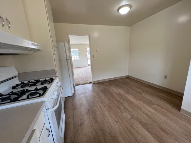 Building Photo - 1301 19th Ave