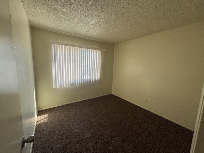 Building Photo - Maryvale 2 bedroom townhome