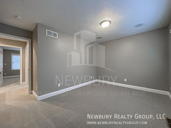 Building Photo - 2 Bedroom, 2.5 Bath Townhome - Discover th...