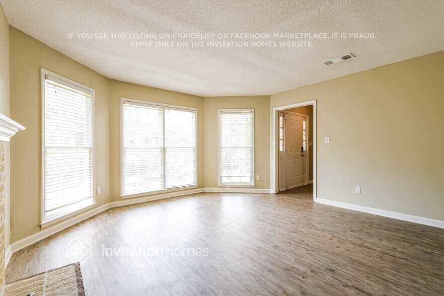 Building Photo - 4896 High Forest Dr
