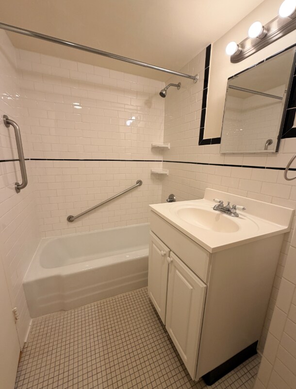 Building Photo - 16 Monmouth Ct