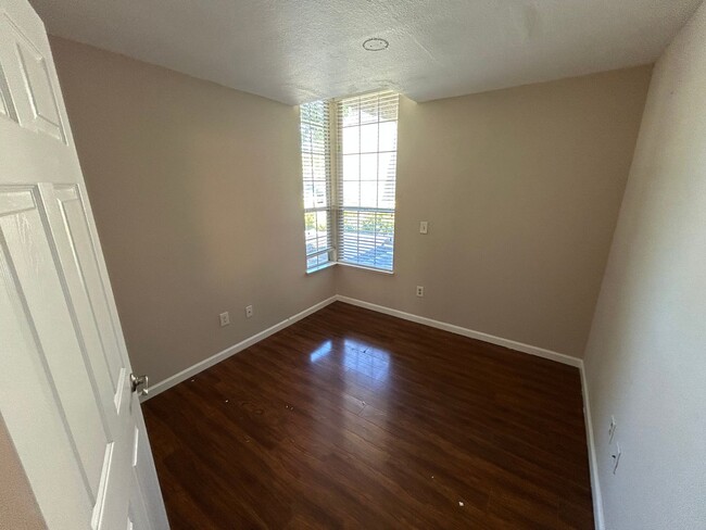 Building Photo - Spacious 4 Bedroom 2.5 Bath Home Antioch