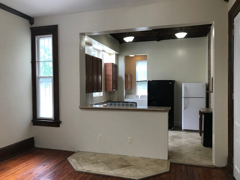 Building Photo - 2654 Bellevue Ave