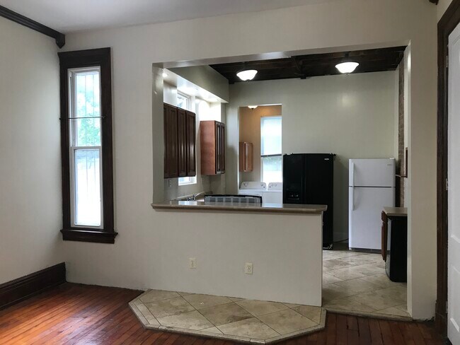 Building Photo - 2654 Bellevue Ave