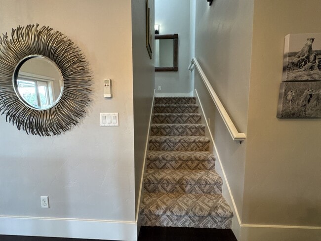 Building Photo - FULLY FURNISHED ALL-INCLUSIVE STUNNING HOM...