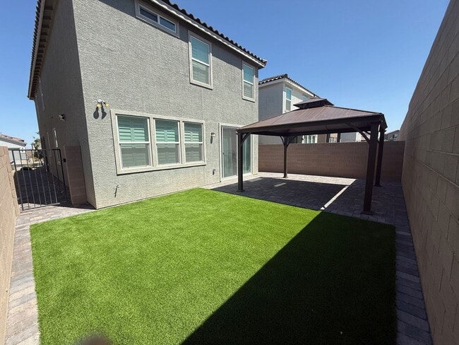 Building Photo - Spacious Home in Belcarra