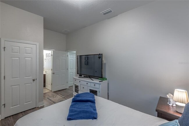 Building Photo - 16459 Courtyard Loop