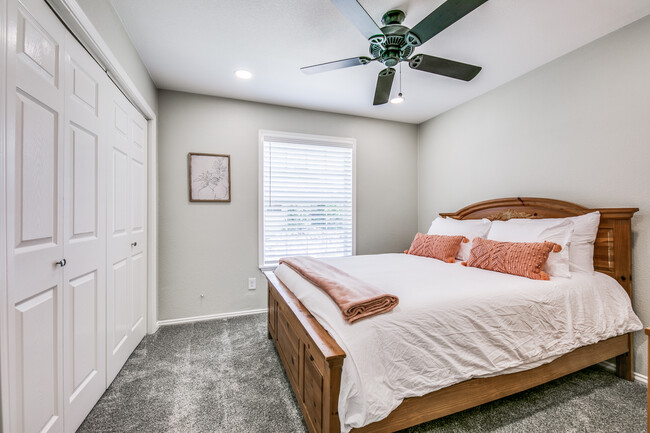 Building Photo - 2519 Highwood Dr