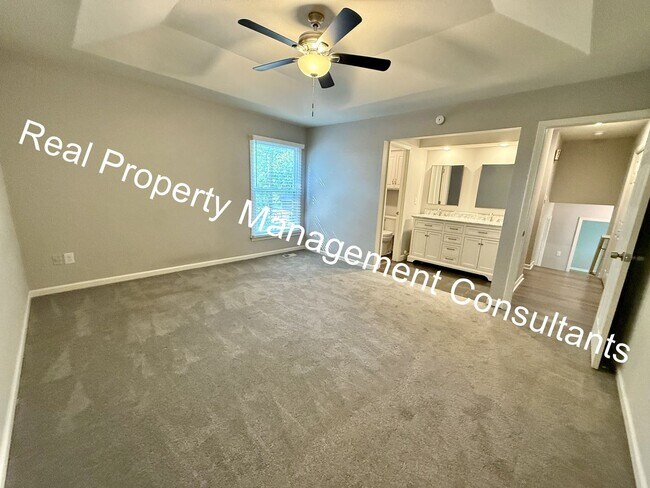 Building Photo - 3 Bed 2 Bath Modern Home in Prime Location!