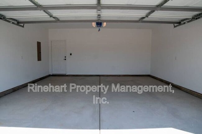 Building Photo - 663 Melville Dr