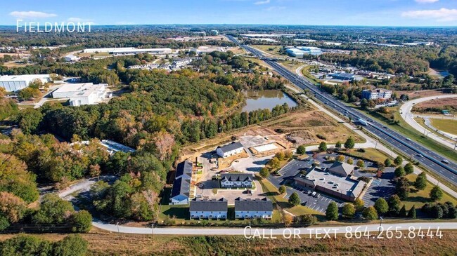 Building Photo - End-Unit Townhome With Easy Access to I-385!