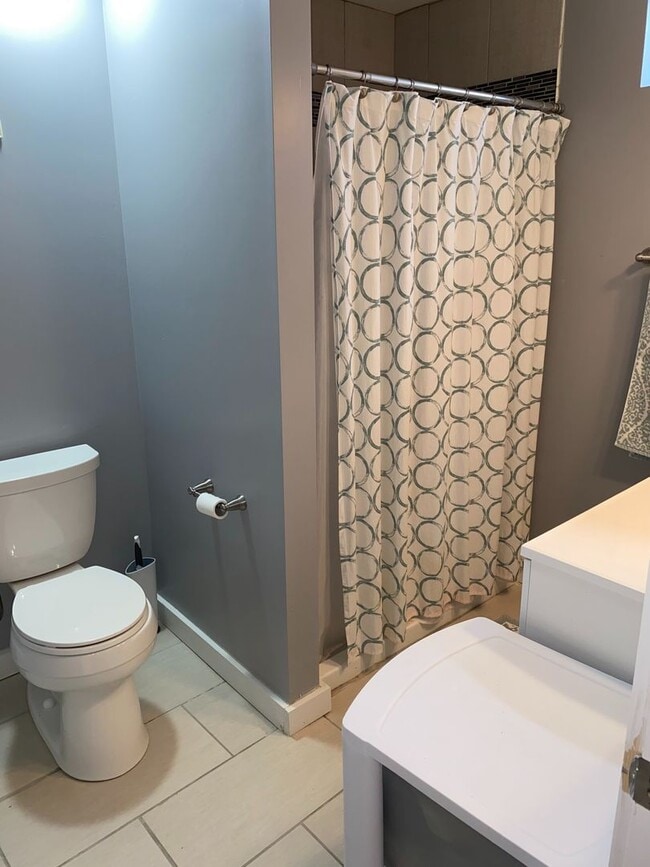 Building Photo - Single Family Home Available August 5th!