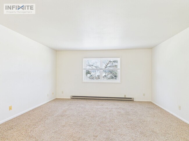 Building Photo - 3 Bedroom off East Valley Center!