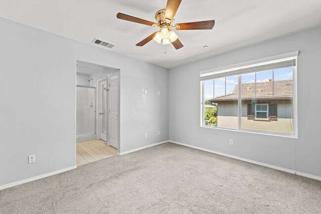 Building Photo - 2 Bedroom Townhome in the Lakepointe Community!