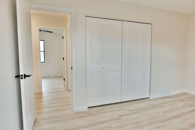 Building Photo - 460 &amp; 462 Fowler St