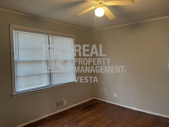 Building Photo - Four Bedroom House in Central Macon
