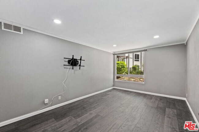 Building Photo - 1340 S Beverly Glen Blvd