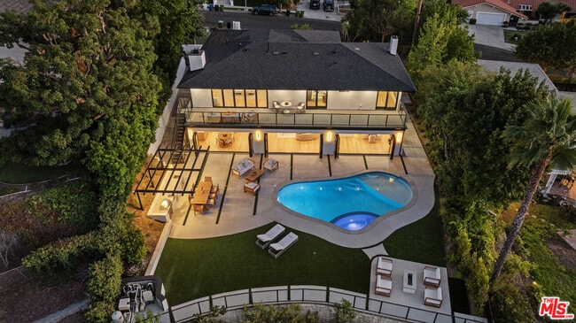 Building Photo - 18101 Green Meadow Dr