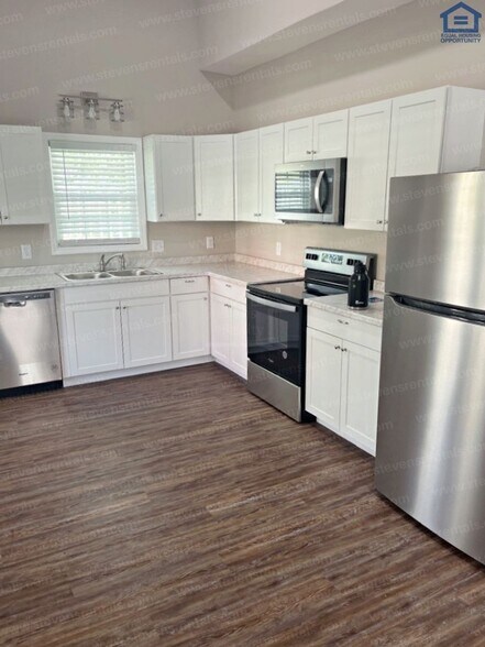 Building Photo - 107 Walker St