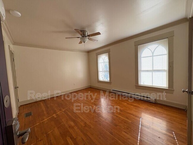 Building Photo - 523 S Cameron St