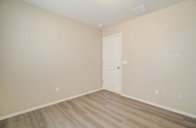 Building Photo - 41375 W Cahill Dr