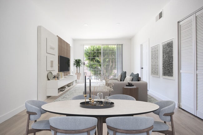 Primary Photo - 621 N Bronson Ave