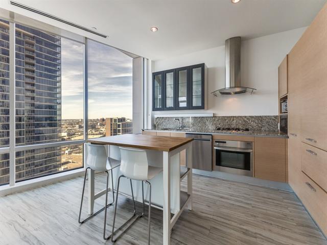 Building Photo - 2430 Victory Park Ln