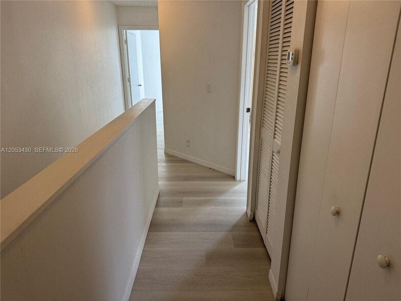 Building Photo - 2066 Madeira Dr