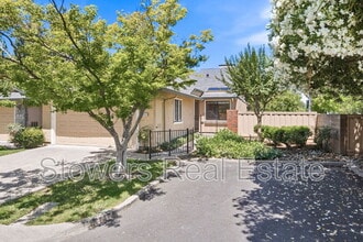 Building Photo - 2033 Raphael Ct