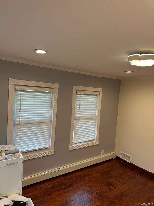 Building Photo - 899 Bowling Green Dr