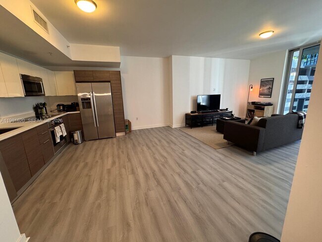 Building Photo - 1010 SW 2nd Ave