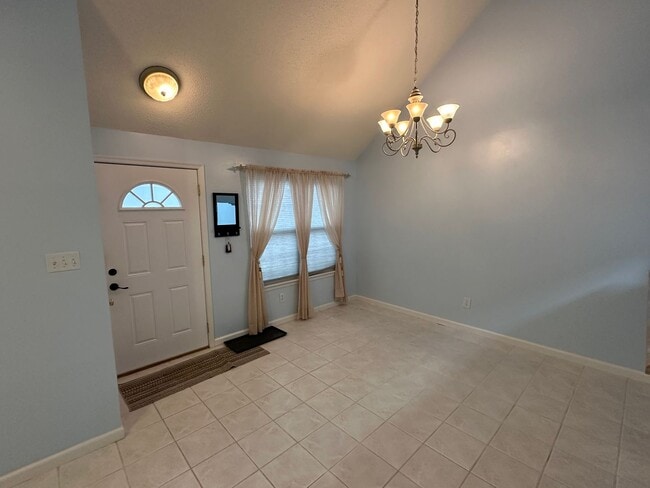 Building Photo - End Unit Townhouse for Rent