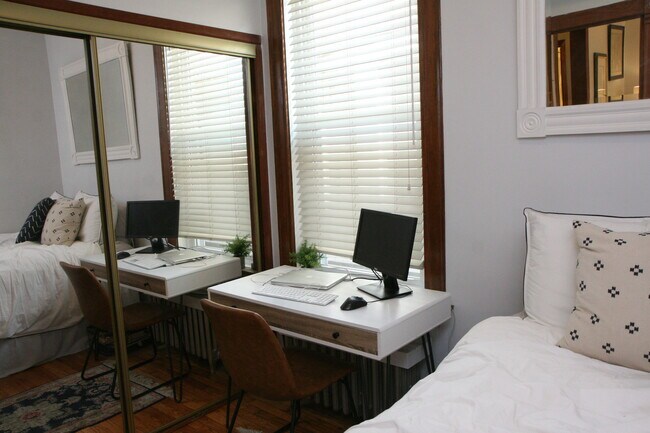 Second bedroom - 2706 N Richmond St