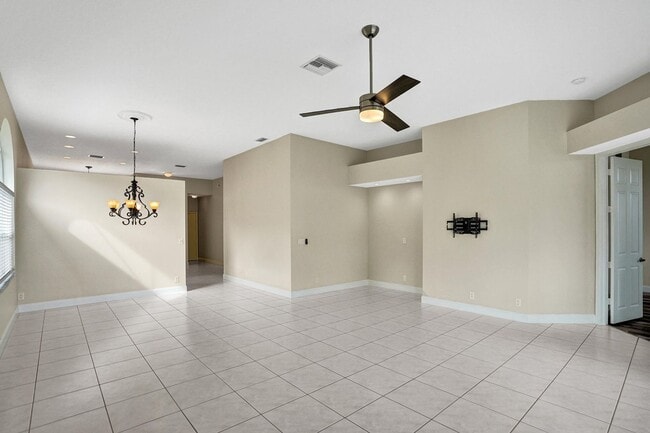 Building Photo - 16658 La Mesa Dr