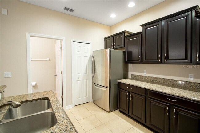 Building Photo - 14450 Desert Haven St