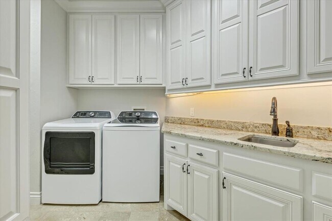 Building Photo - 6313 Glenbrook Ct