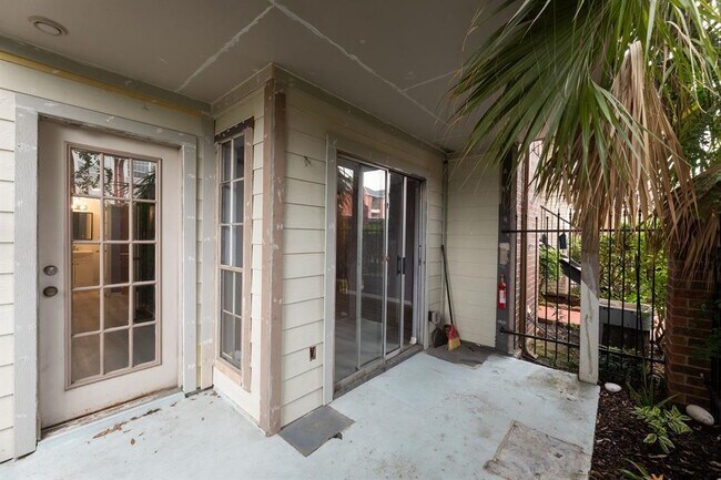 Building Photo - 2121 Hepburn St