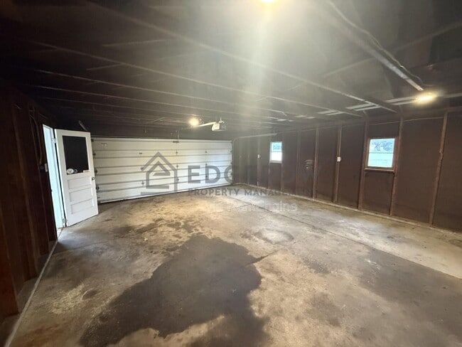 Building Photo - 1585 Wilson Ave SW