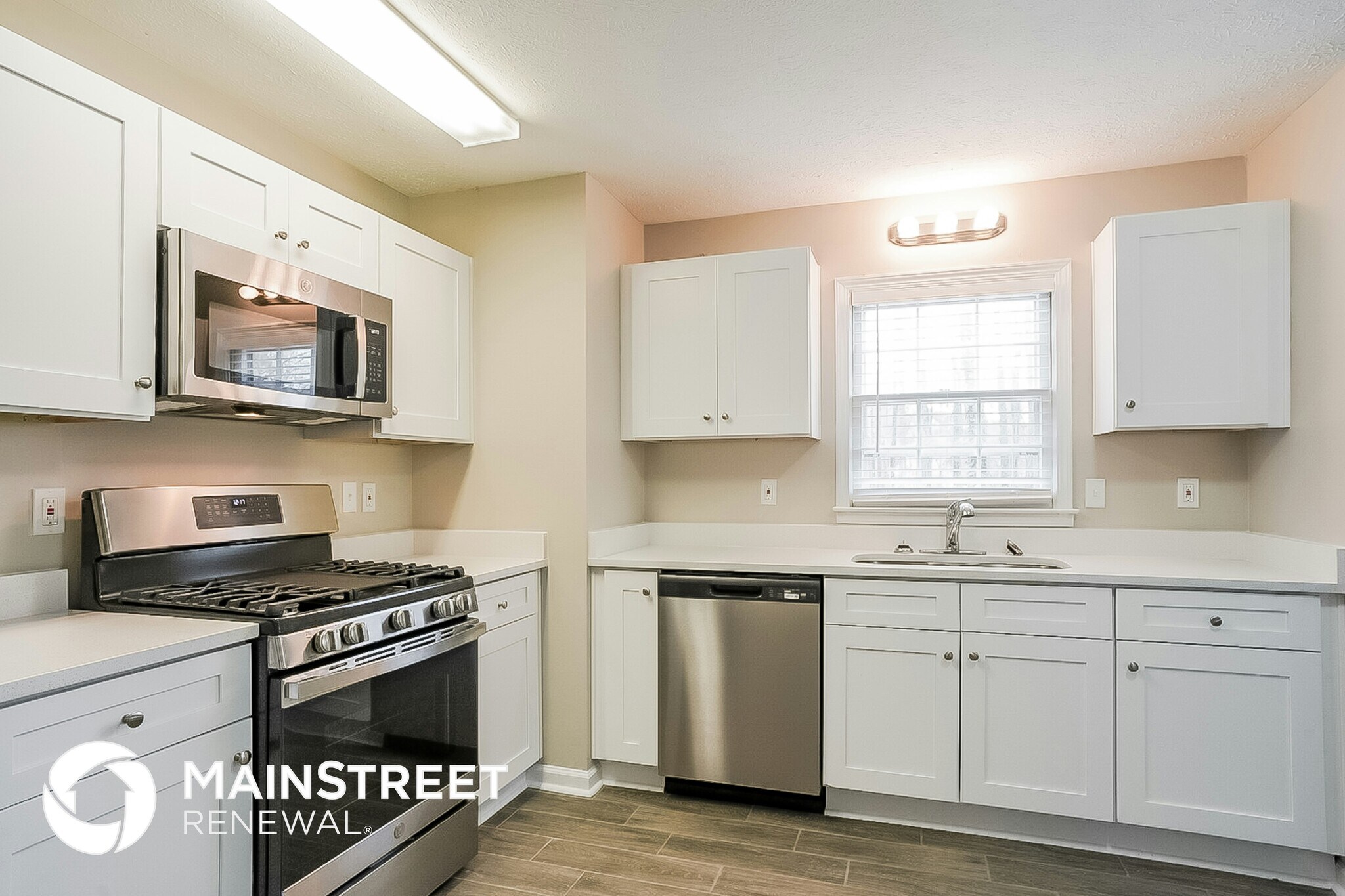 Building Photo - 2440 Hillboro Cir S W