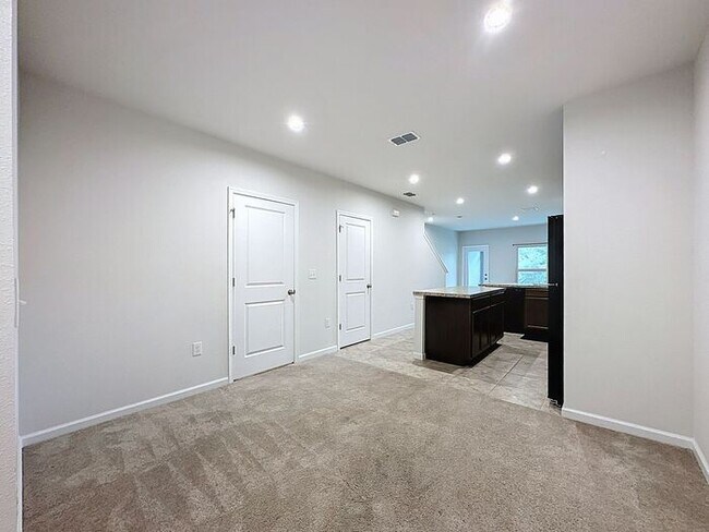 Building Photo - Dream Townhome in Magnolia Grove, Davenport !