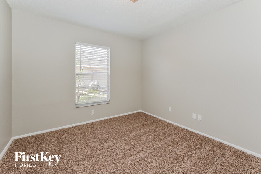 Building Photo - 2005 N Parkton Dr