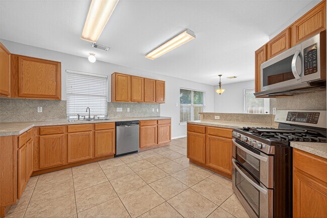 Building Photo - 16414 Sylvan Dale Dr