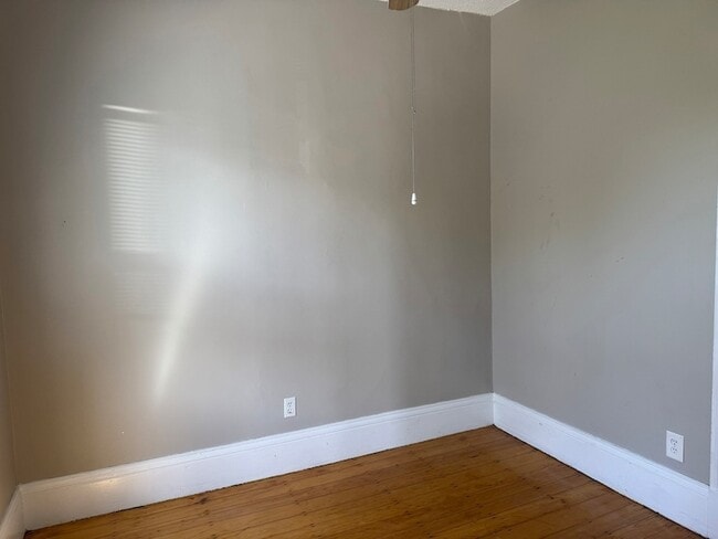 Building Photo - 172 Putnam St