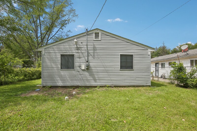 Building Photo - 10000 Stahelin Ave