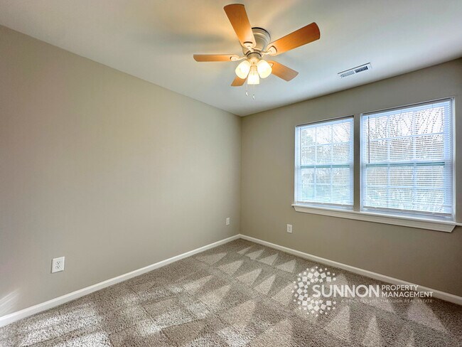 Building Photo - Beautifully Remodeled 3BR/2.5BA Townhome