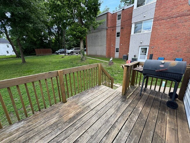 Building Photo - 1408 Bass Ave