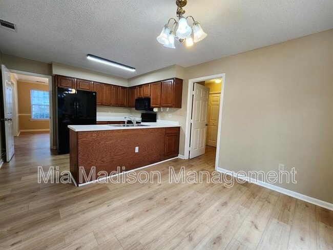 Building Photo - 21 Cobblestone Ct