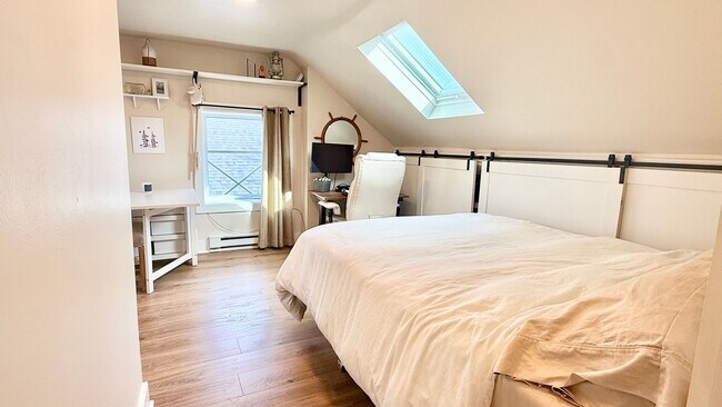 Building Photo - All Inclusive West End Condo-Fully Furnished with Parking!