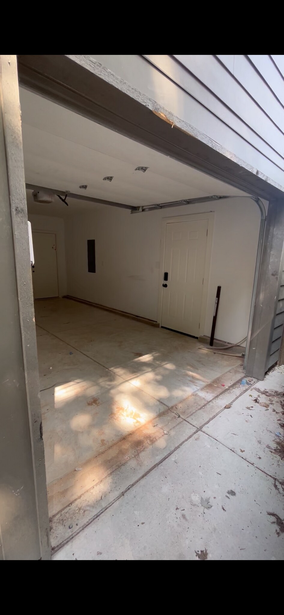 Parking and storage - 2133 Napoleon St